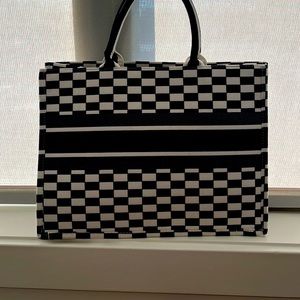 checkered tote bag.